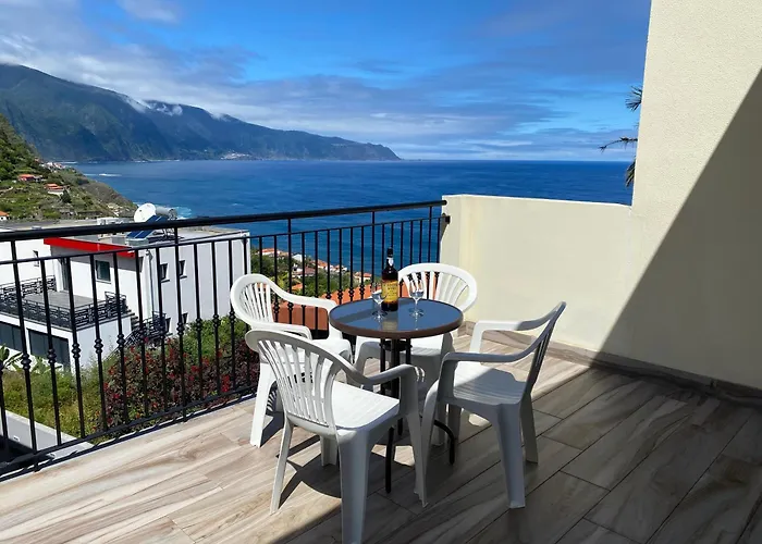 The Vista House * Ponta Delgada (Madeira)